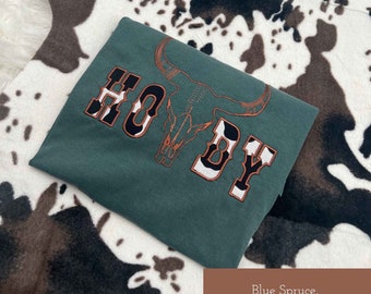 Comfort Colors® Embroidered Appliqué Howdy T-Shirt with Cow Skull Design - Western-Inspired Tee, Cowgirl Style, Boho Chic Shirt, Howdy Shirt