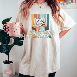 Comfort Colors Here Comes the Sun Tee, Retro Style T-Shirt, Hippie Tee, Vintage Inspired Cotton T-shirt Comfort Colors T-shirt Oversized Tee