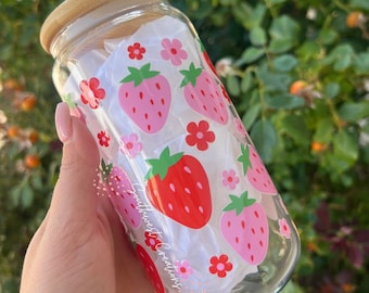 Lata de cristal de fresa y flores