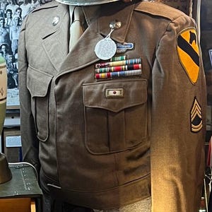 WWII Korean War Master Sergeant Ike Jacket VII Corps Combat Patch 1st Cavalry Division Bullion CIB Army Commendation Medal