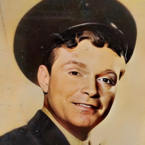 WW2 Sweetheart USMC makeup case