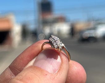 Anillo antiguo de oro amarillo de 10 quilates con racimo de diamantes – Talla 5 – Punta restaurada profesionalmente