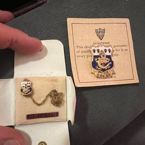 Ww2 15th Infantry Division “Can Do” Collar Insignia and Pin