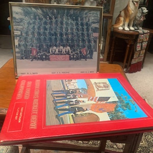 1974 Vietnam Era USMC  San Diego Recruiting Depo Graduation Book and Class Photo (framed)