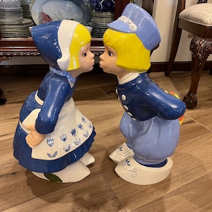 Vintage Holland Statues Large Ceramic Kissing Dutch Couple 21” - Etsy