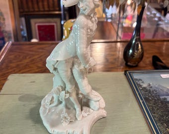Figura de caballero de porcelana Nymphenburg, modelo 169, hombre rococó blanco esmaltado con espada, porcelana alemana.