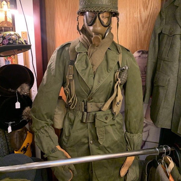 Battle of Chosin Reservoir ww2-Korea equipment U.S Army Uniform, Helmet, Gi. Korean War artifacts