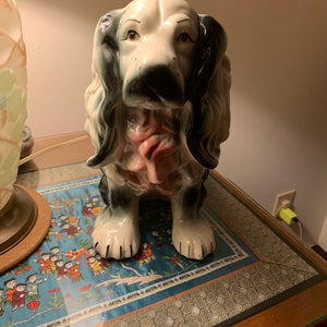 大きな磁器の貯金箱犬