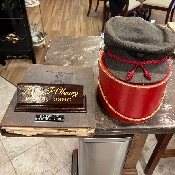 WW2 U.S. Marine Major, Woman’s Hat, Cap Box and paperwork