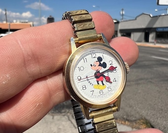 Reloj Bradley Mickey Mouse vintage – Mecánico de cuerda – Walt Disney Productions – Hong Kong – Funcionando
