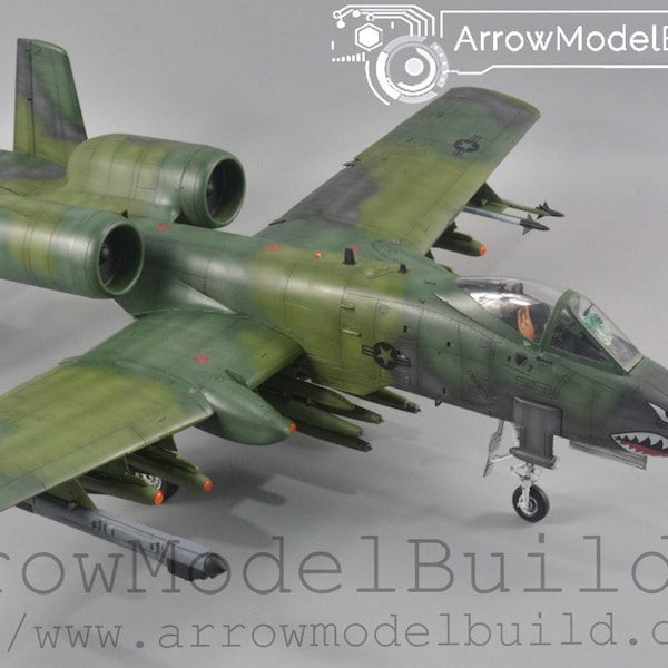 ArrowModelBuild A-10A Lightning Warthog Attack Machine Gebouwd & Geverfd 1/32 Model Kit