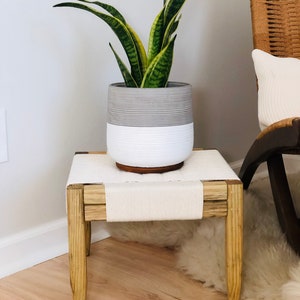 Suporte para plantas de interior em vime trançado, estilo moderno de meados do século XX • Feito à mão • Personalizável • Fabricado sob encomenda