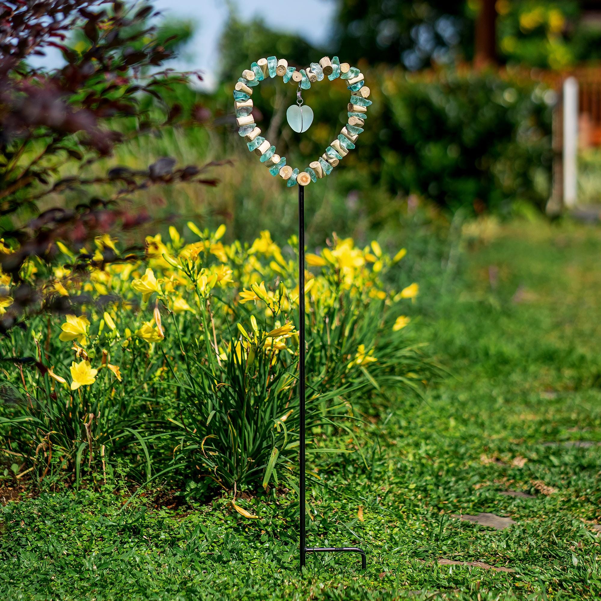デコパージュ ꔛ‬ꕤ ガーデン雑貨 *フェンス  *ピック *アリウム *リメ缶 Rustic Heart Garden Stake - Recycled Glass & Driftwood Memorial