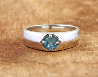 Sterling Silver Blue Topaz Ring - 5mm Round Gemstone