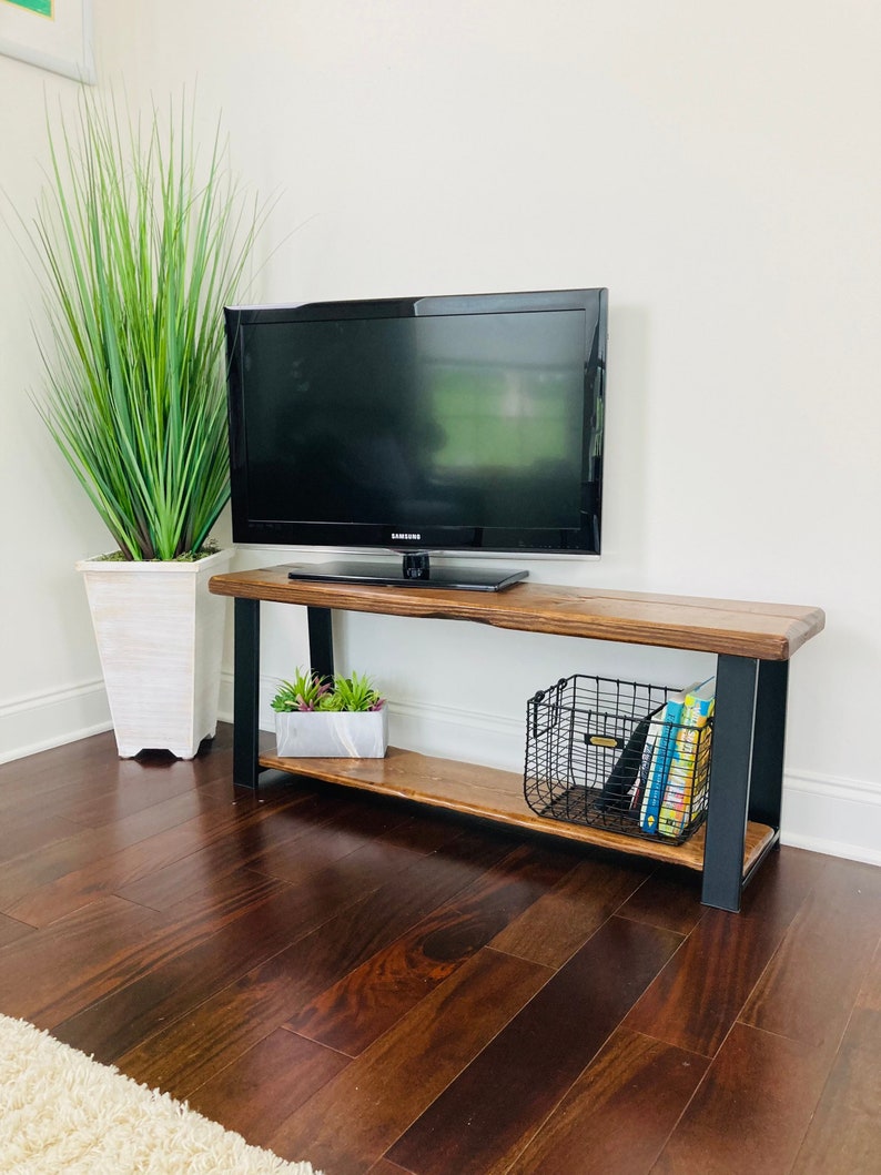 Mueble para TV con consola de madera maciza, soporte para TV, consola multimedia con patas de metal, soporte para tocadiscos, PERSONALIZABLE imagen 1