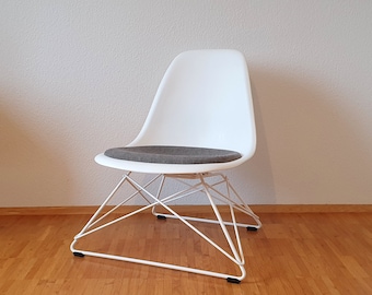 original Vitra Eames Sidechair LSR - Lounge Height Side Chair with Cats Cradle - exhibition piece - very good condition