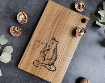 Handmade pyrography cutting board, Snack board with cute mouse engraving, Unique gift for her, Hostess new home gift, Oak wood cheese board