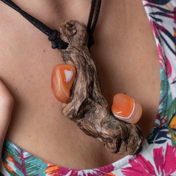 Magnifique sautoir en bois flotté avec 2 Agates orangées