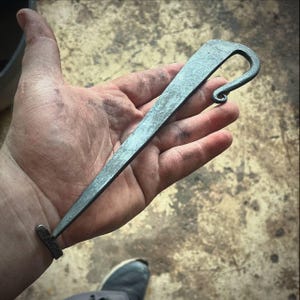 中世の再現キャンプ用に手鍛造されたローマ風テントペグ（受注生産）