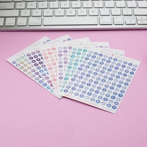 Adesivos de letras pequenas em formato de círculo holográfico de 5 mm, adesivos de diário com alfabeto pequeno, adesivos decorativos para cartões de foto Kpop, artigos de papelaria fofos coreanos e japoneses