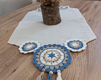 Camino de mesa de tela de lino con punto de macramé por ambos lados. Carga GRATIS con UPS Express.