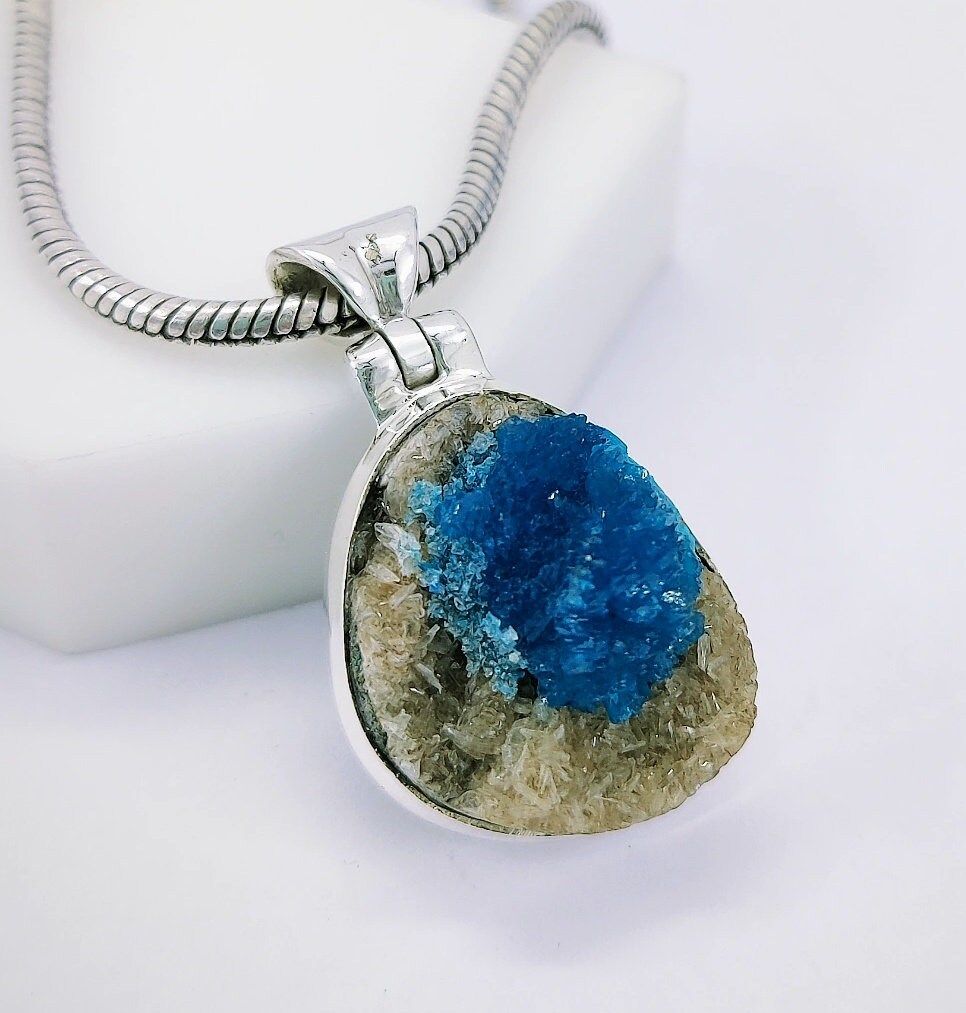 Pendentif Cavansite - Pierre Brute Bleue - Collier Chakra - France Minéraux - Neuf Avec étiquettes