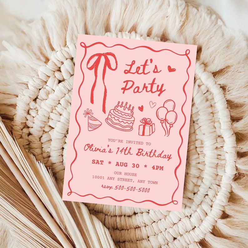 Peut inclure: Une invitation rose pour une f&ecirc;te d'anniversaire avec des illustrations et du texte rouges. L'invitation indique "Let's Party" et comprend un g&acirc;teau, des ballons et un cadeau. Elle indique &eacute;galement "Olivia's 14th Birthday" avec la date, l'heure et le lieu.