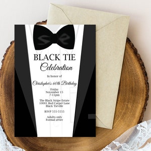 Peut inclure: Invitation en noir et blanc avec un graphique de smoking et le texte "BLACK TIE Celebration" en l'honneur du 60e anniversaire de Christopher. L'invitation comprend la date, l'heure, le lieu et les informations RSVP.