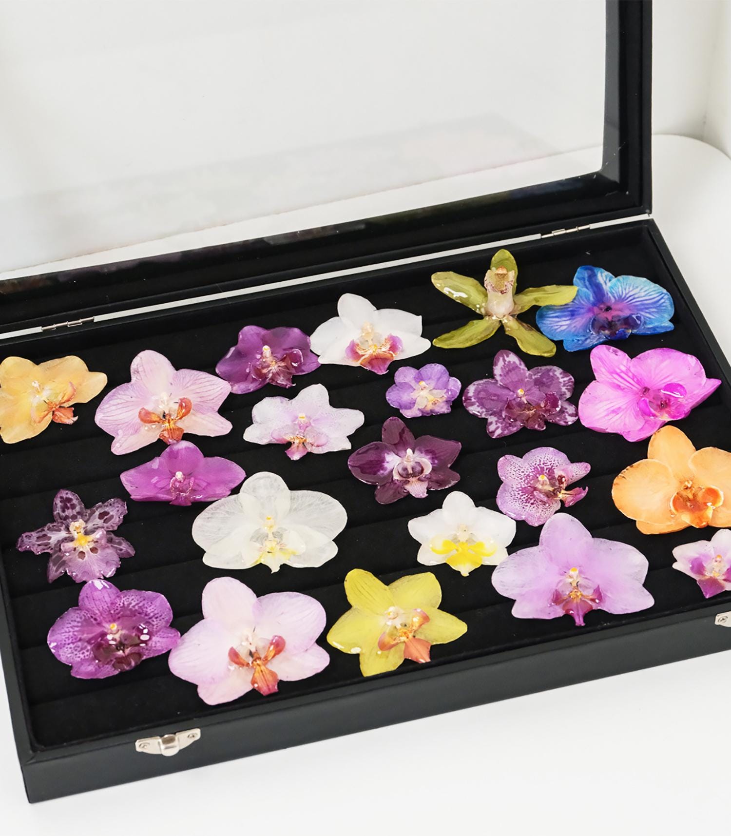 Orecchini A Goccia Fatti A Mano Con Fiori Lilla E Stampa Finto Vetro Colorato - Argento 925, The Fun Things