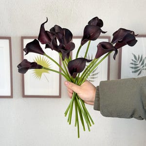 faux dark plum calla lily stem，artificial calla lily flower，flower arrangement，DIY craft supply，vase filler，home/ wedding decor, DIY bouquet