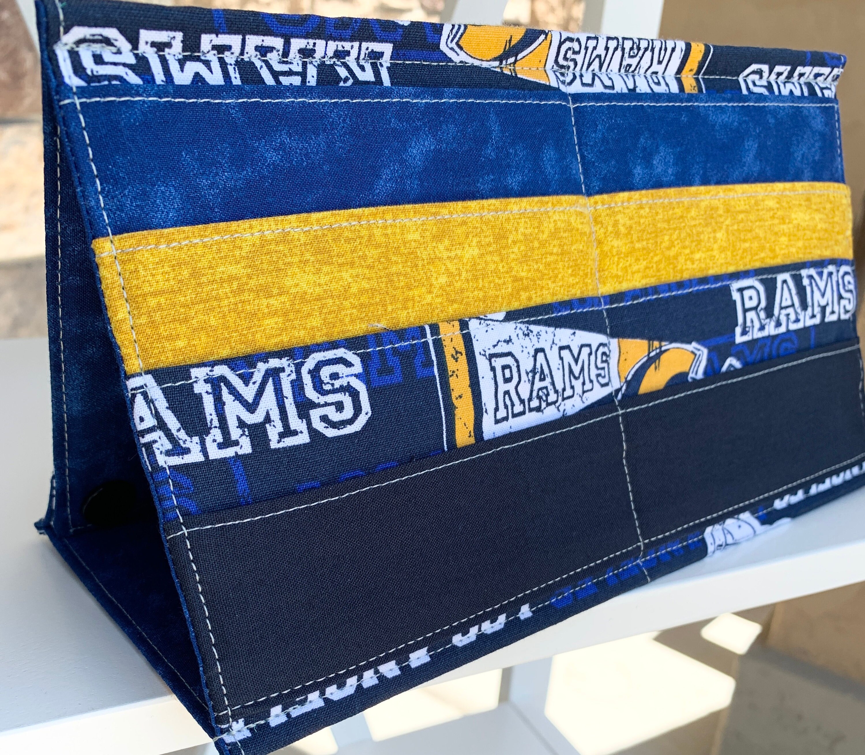 Standing Card Holder, Los Angeles Rams, Bingo, 4 Pocket Rows, Caddy, Fabric Hands-Free, Sturdy Snap-And-Stand, Soulthymeco