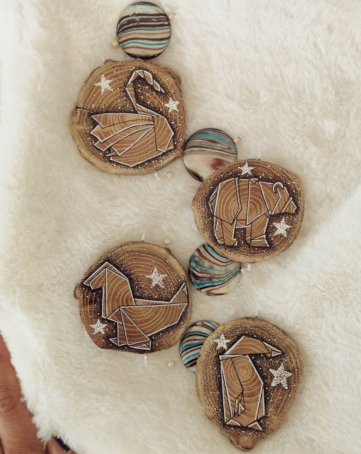 Horizon Glacé - Suspension de 4 Rondins Bois et Palets Nacre Pour Décoration Chambre Bébé, Enfant -C