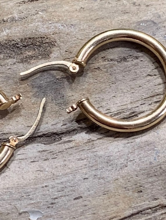 Vintage High Polish 10k Y. Gold Hoop Earrings - image 2