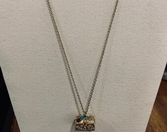 Vintage Avon 1974 Treasure Chest Gold Tone Pendant Necklace w/ 24” Gold Tone Chain Adults/Kids