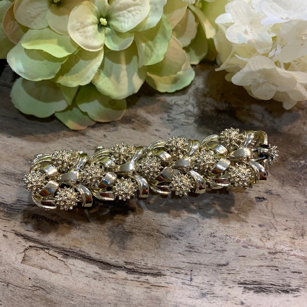 Vintage Signed Coro Pegasus Gold Tone Flower “Pearl” Bracelet