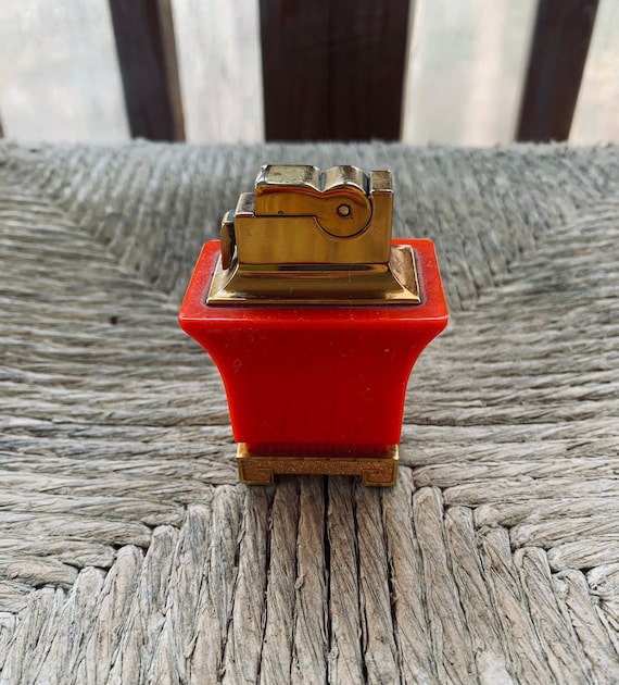 asr cigarette lighter Vintage ASR Ascot Pagoda Orient Red Colorway Gold Tone Table Lighter