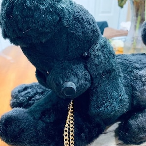 Vintage weich gefüllte schwarze Pudel Hund w / Halsband & Leine Einzigartige Transistor Radio