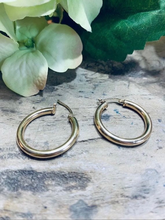 Vintage High Polish 10k Y. Gold Hoop Earrings - image 1