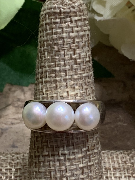 Vintage Three Pearl Sterling Silver Ring Size 7 - image 2