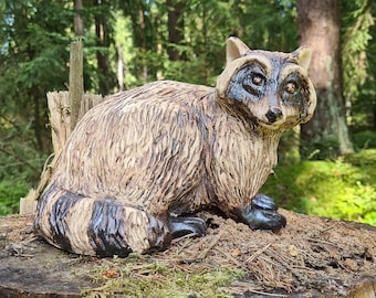 Waschbär, handmodelliert, Tierkeramik, sitzender Waschbär, Gartenkeramik, Dekoration, Skulptur, Geschenk, frecher Waschbär