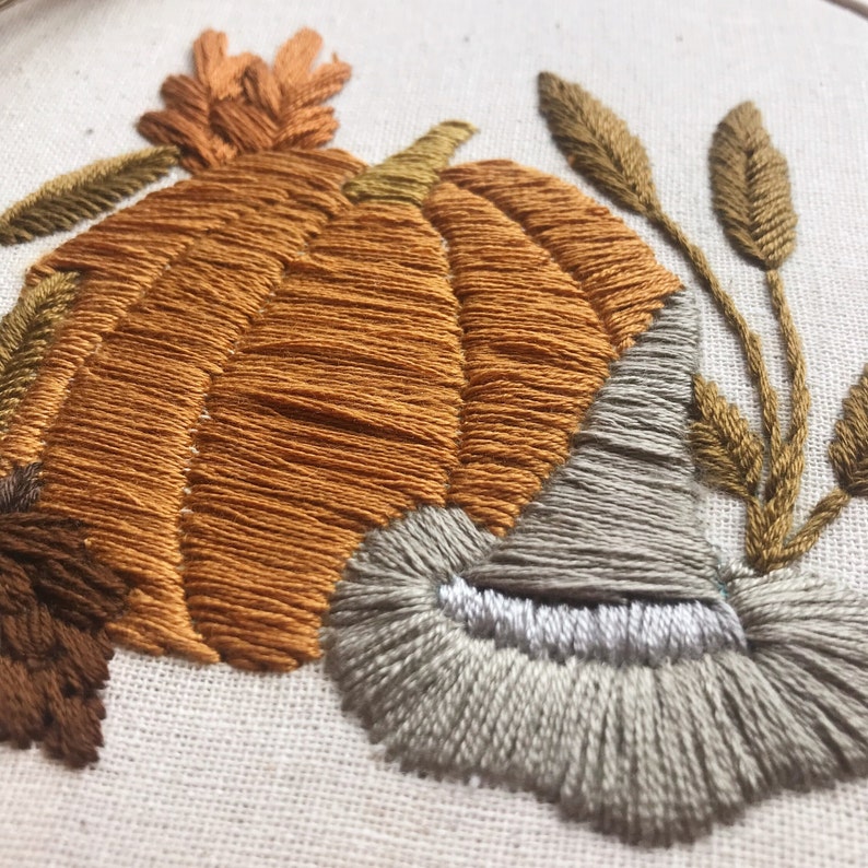 Witching Hour 6 Finished Embroidery Hoop Autumnal Fall Collection imagem 6