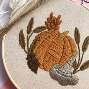 Witching Hour 6 Finished Embroidery Hoop Autumnal Fall Collection imagem 5