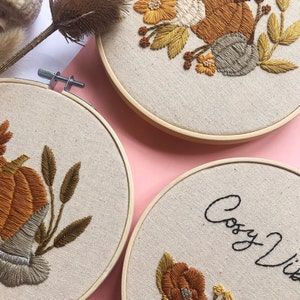 Witching Hour 6 Finished Embroidery Hoop Autumnal Fall Collection imagem 4