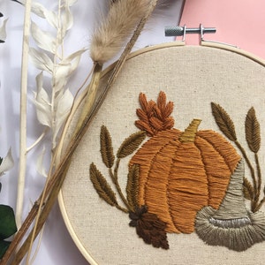 Witching Hour 6 Finished Embroidery Hoop Autumnal Fall Collection imagem 8
