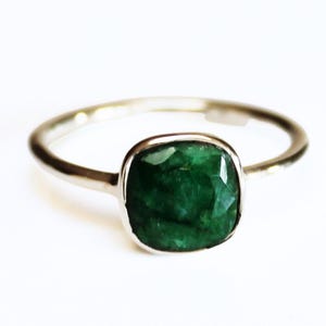 Emerald May geboortesteenring – 925 sterlingzilver vierkant geslepen solitaire natuurlijke edelsteen – Amerikaanse maten 5-10