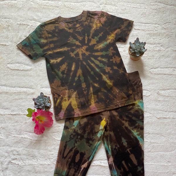 Tie Dye Kids Set/ Tie Dye Kids/ Reverse Tie Dye/ Tie Dye Shirt/ Tie Dye Pants/ Unisex/  Tie-Dye with Color Over-Lay Set Size 5T