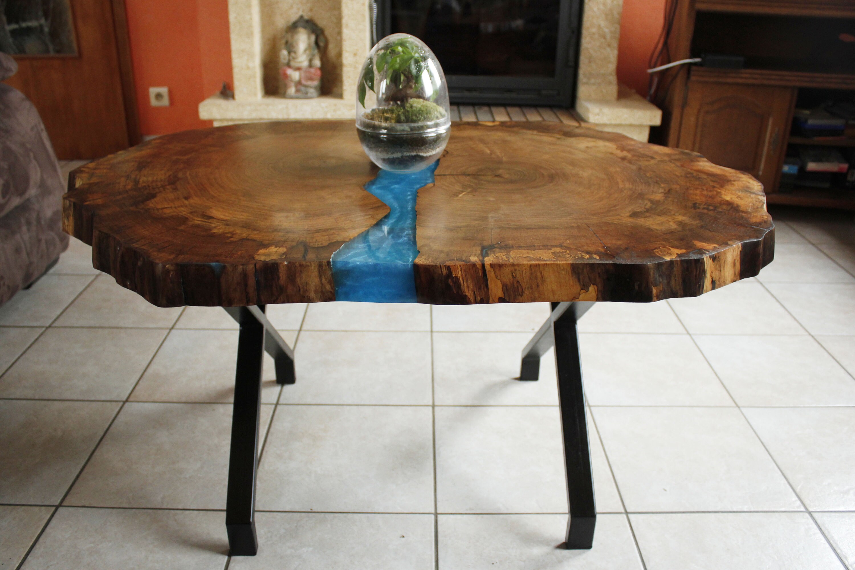 Log outlet resin table