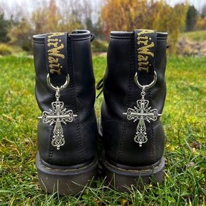 Springerstiefel Charms Kreuz Schuh Accessoires Witchy Geschenkidee