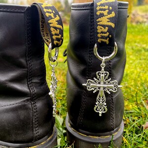 Accesorios para zapatos cruzados Idea de regalo gótico Amuletos para botas de combate Cruz plateada