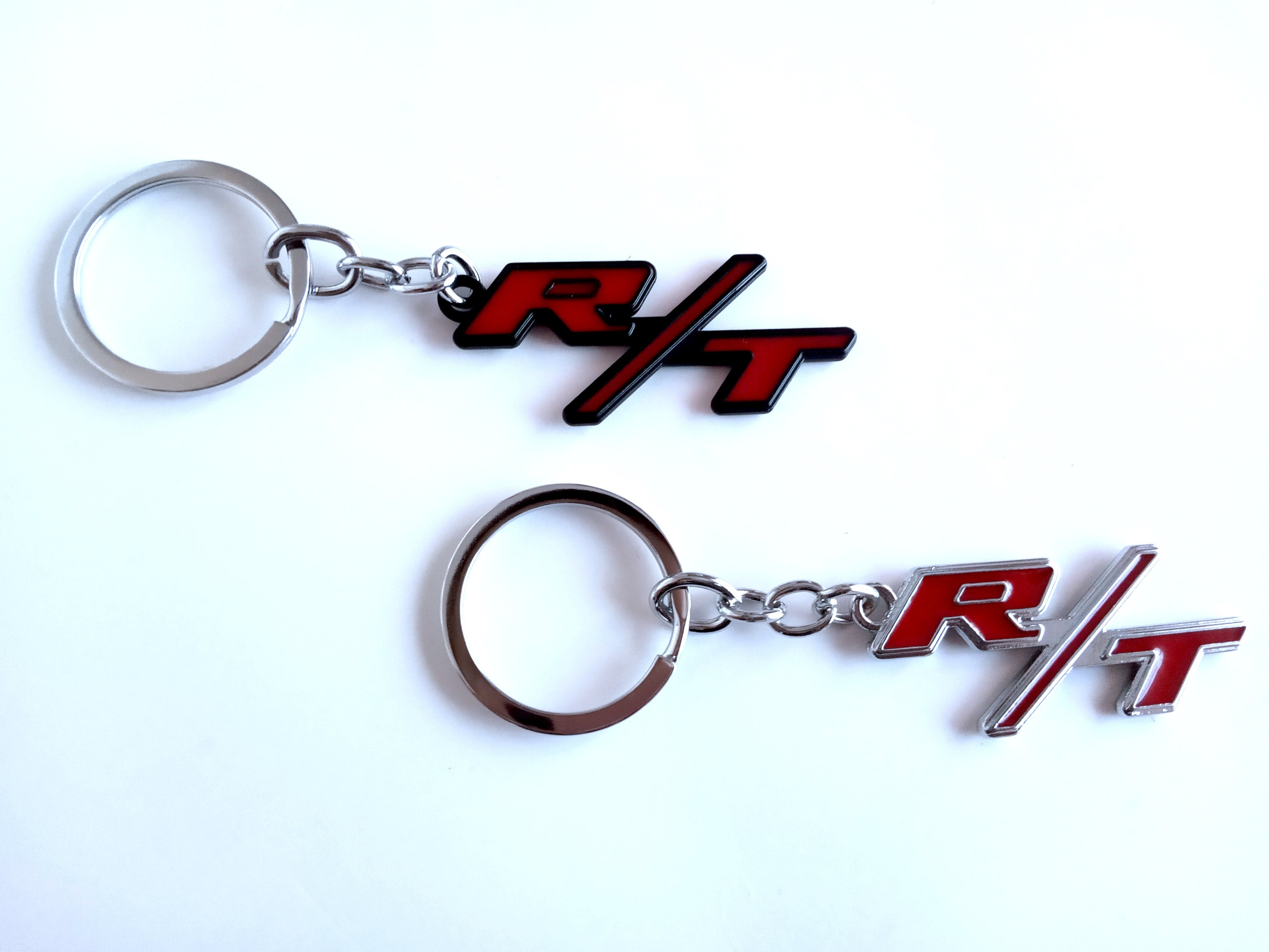 Metall-Schlüsselanhänger rot//silber mit Dodge Emblem